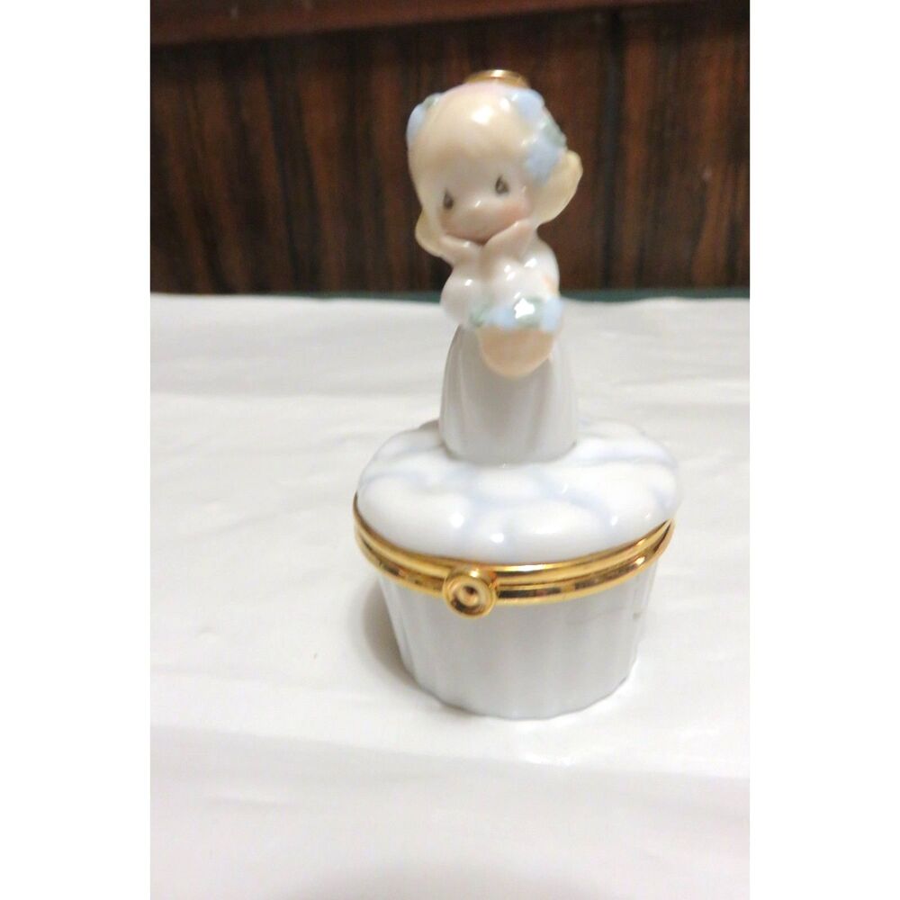 Vintage 2000 Enesco PRECIOUS MOMENTS Porcelain Hinged Trinket Box Angel 3"